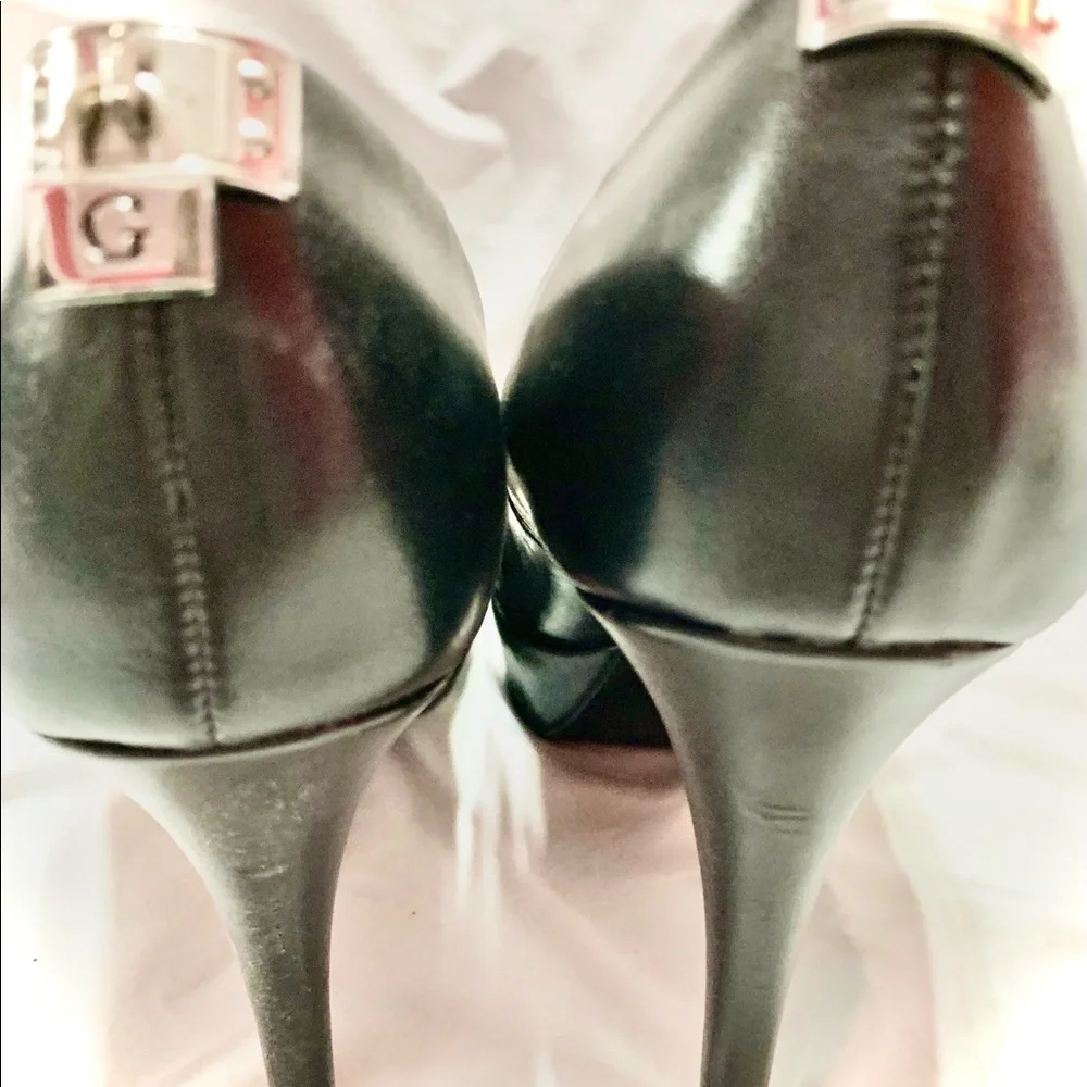 Guess Sexy Platform Black Pumps with Gold Buckle Detail On The Back Size 8.5